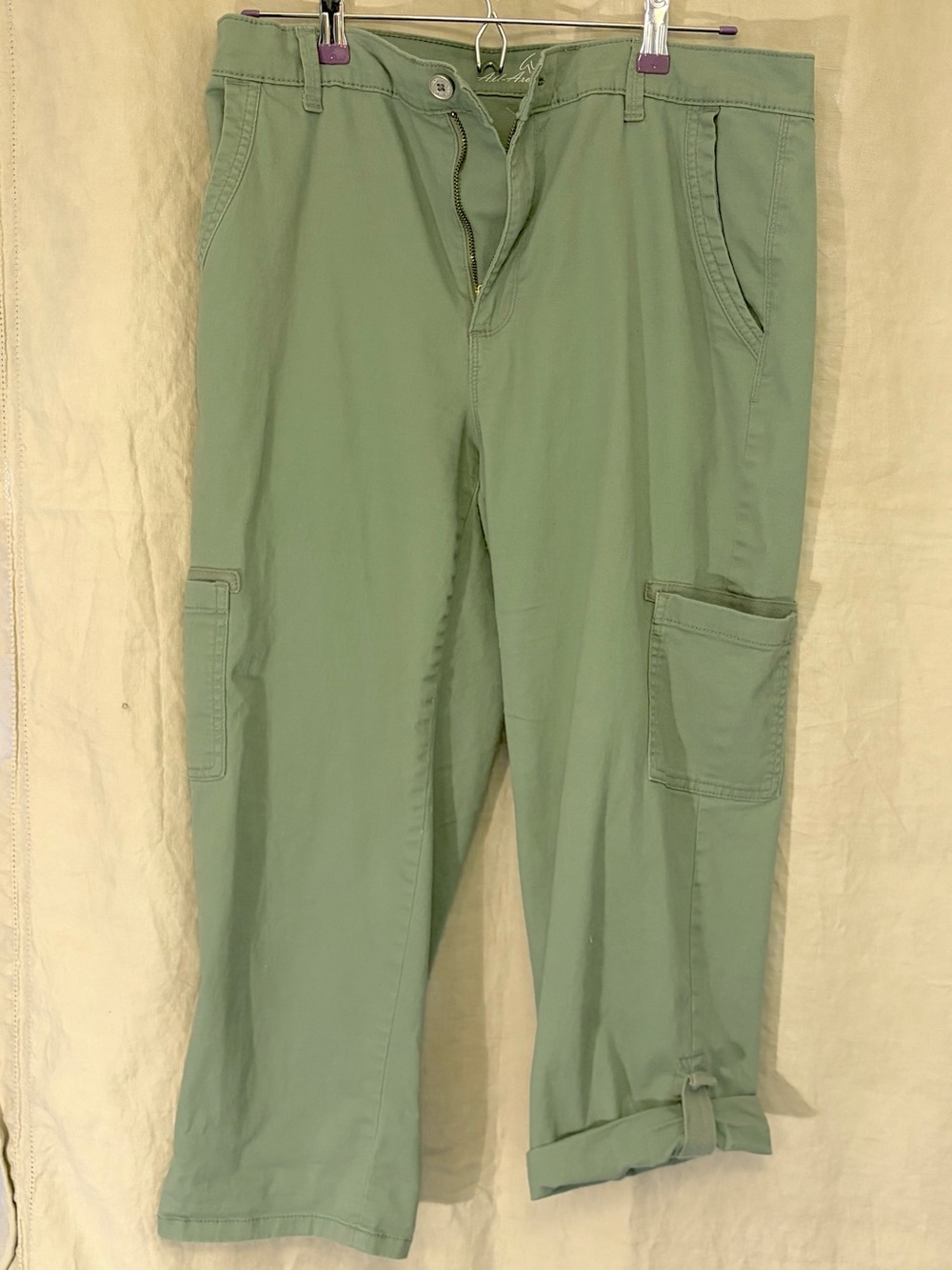 Gloria Vanderbilt Women’s Cargo Capris in Sage